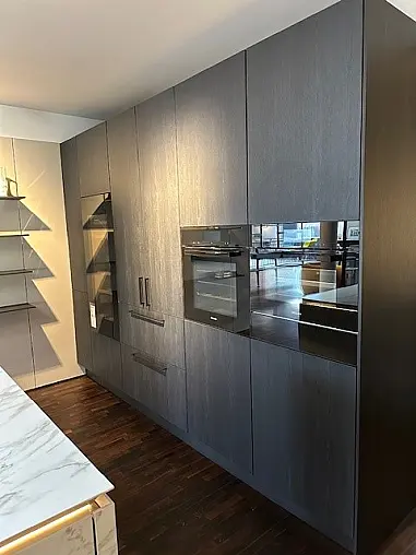 Küche mit Insel + Back Kitchen