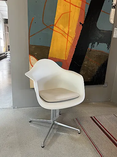 Vitra Eames Plastic Armchair DAL