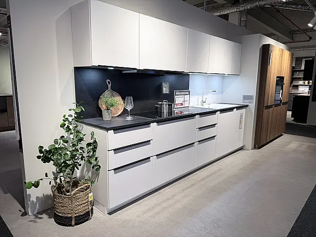 Ausstellungsküche für Puristen - mit Miele-Geräte