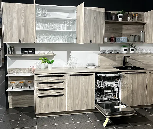 Großzügige L-Küche in Esche Nordic Optik