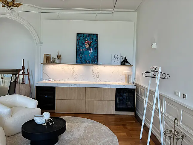 Design-Champagner-Bar | Ballerina Echtholzfurnier &amp; Lichtkonzept I Dekton marmoriert