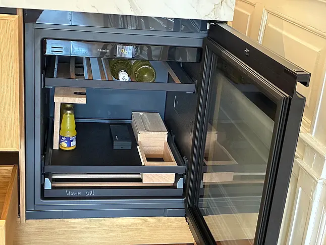 Design-Champagner-Bar | Ballerina Echtholzfurnier &amp; Lichtkonzept I Dekton marmoriert
