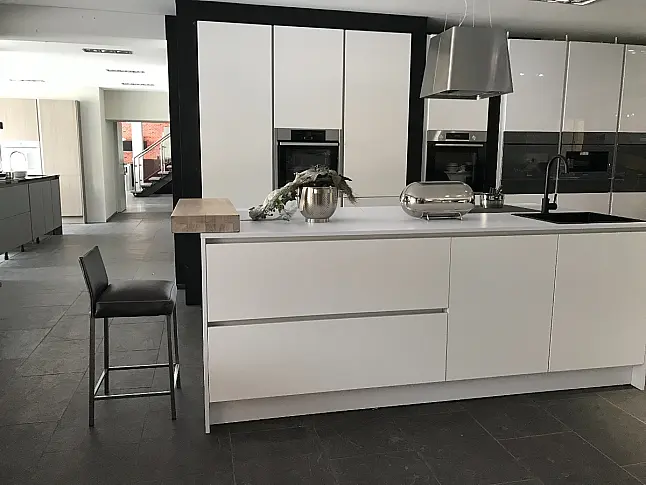 MUSTERKÜCHE WEISS SOFTLACK MATT