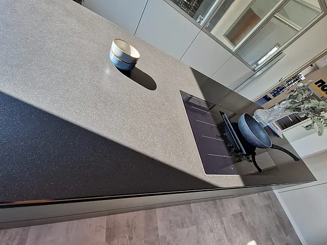 TALEA MIT SMARTGLAS UND RESOPAL