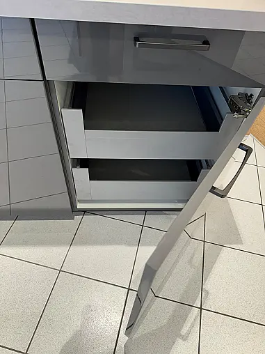 Schöne L-Küche mit viel Staufläche