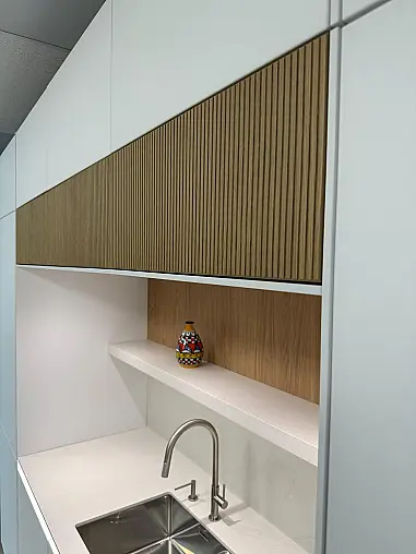 / Nobilia - Smartglas Alpinweiß trifft Edelstahl &amp; Echtholz-Design in Rillenoptik