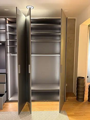 Garderobenschrank / LED Beleuchtung / B: 347 cm  H: 248 cm