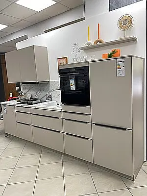 Musterküche in Zeilenform