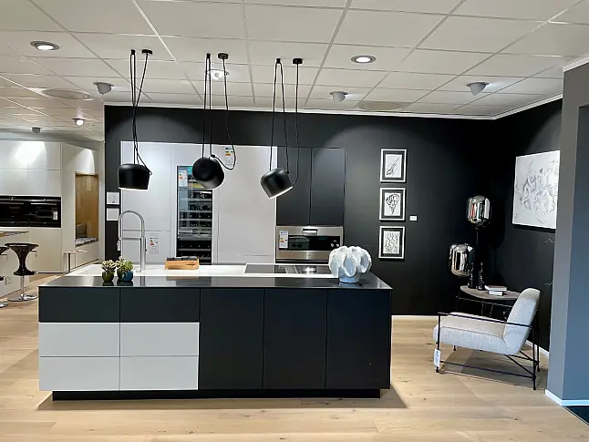 Designerküche mit starken Kontrasten