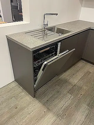 Moderne Einbauküche mit hochwertigen Miele &amp; AEG Elektrogeräten