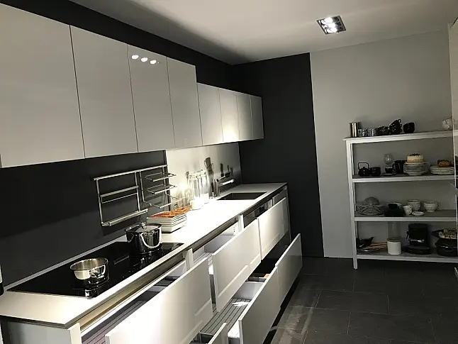 Musterküche S 2 -SLG sterlinggrau hochglänzend smartlack