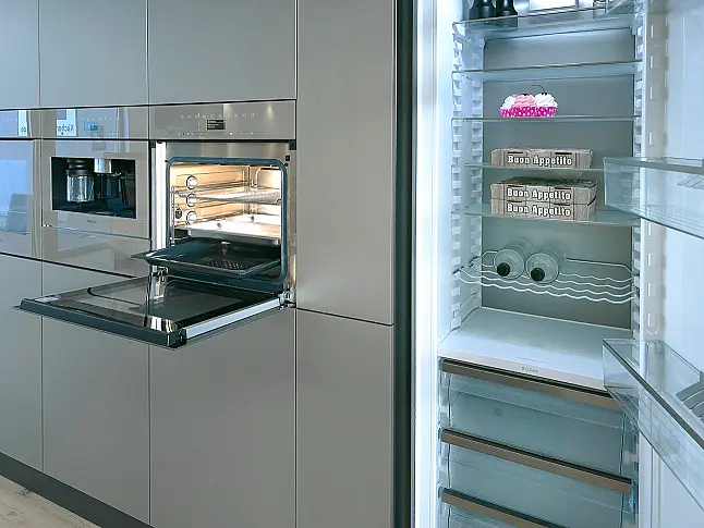 Miele Combi-Dampfgarer m. HydroClean + Backofen m. Kernthermometer, Klimagaren &amp; Pyrolyse + Kaffeeautomat + Wärmeschublade + Gefrierer + XL-Kühlschrank m. Frischschubladen + Geschirrspüler. berbel Muldenlüfter m. Indukt. &amp; permalyt. 2Zonen-Weinkühlschrank