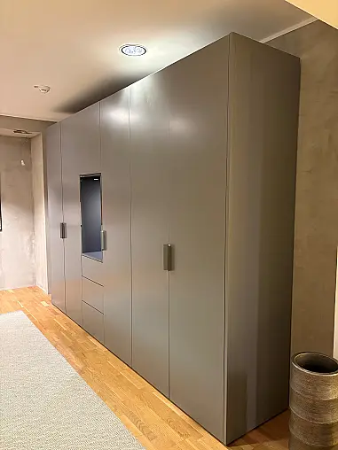 Garderobenschrank / LED Beleuchtung / B: 347 cm  H: 248 cm