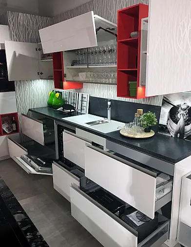 Inselküche Weiß Hochglanz exklusive Ausstattung mit Berbel Skyline Edge Deckenlifthaube