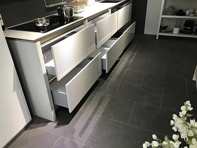 Musterküche S 2 -SLG sterlinggrau hochglänzend smartlack
