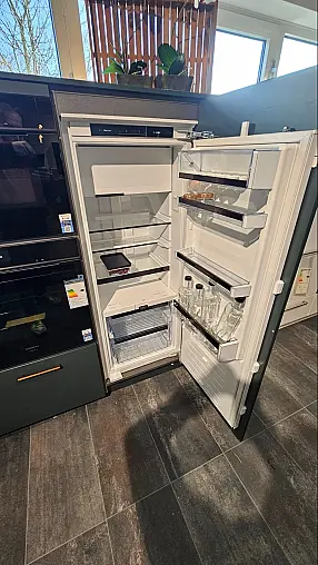 Ballerina - Ausstellungsküche / Musterküche / Küche Resopal Pro - Einbaugeräte Siemens - Miele - Berbel
