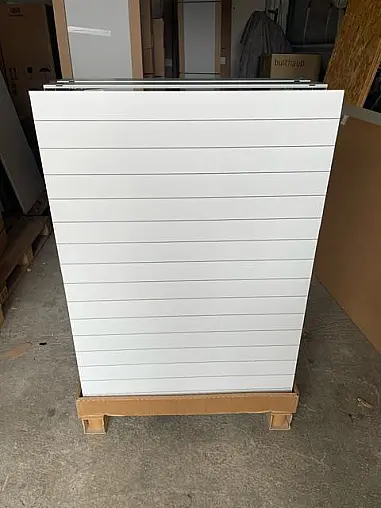 Sektional-Rollladen-Aufsatzschrank auf Arbeitsplatte