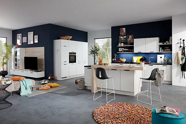 Freundliche Familienküche mit Bosch-Geräten