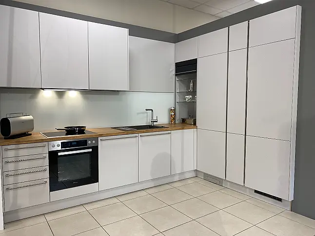 Moderne Designküche L- Form inkl Miele Geräten und Glas Jalousien Schrank