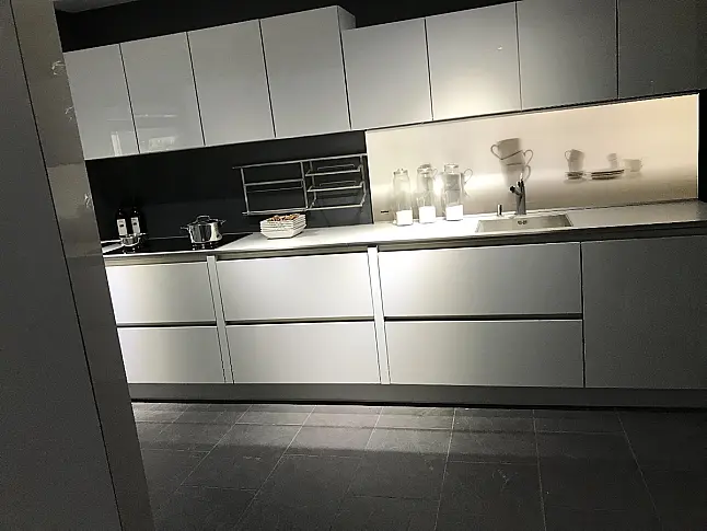 Musterküche S 2 -SLG sterlinggrau hochglänzend smartlack