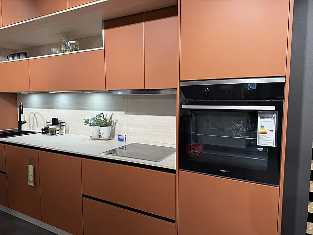 Küchenzeile in Orientrot – moderner Blickfang mit Stil