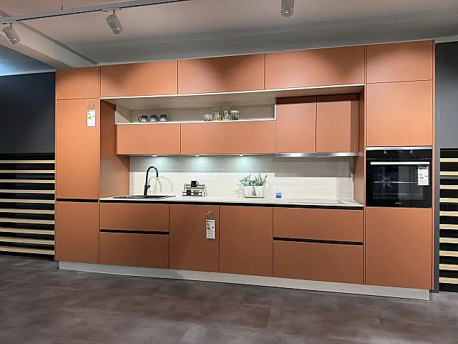 Küchenzeile in Orientrot – moderner Blickfang mit Stil