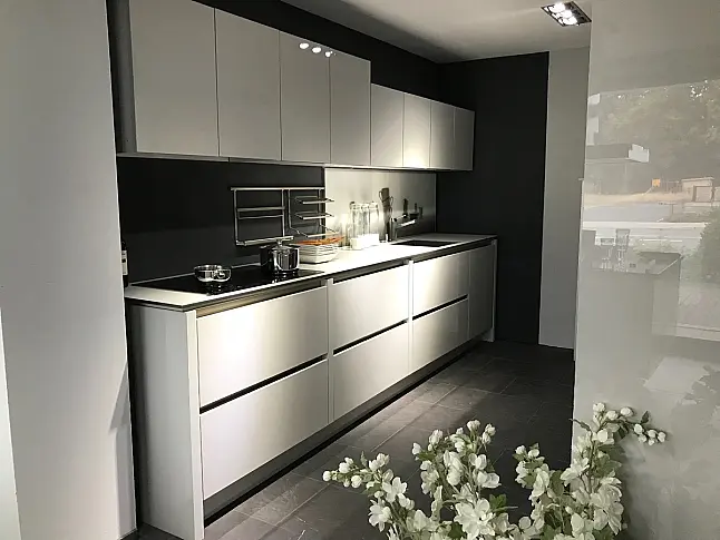 Musterküche S 2 -SLG sterlinggrau hochglänzend smartlack