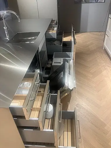 SieMatic Classic SE22BAL/88LS lotusweiss gl./steingrau matt/Insel nickel