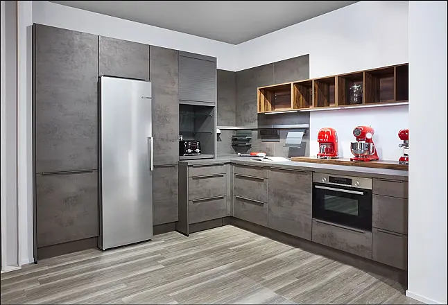 Exklusive Hauswirtschaftsküche - L-Küche - Gefrierschrank + Kühlschrank + Backofen