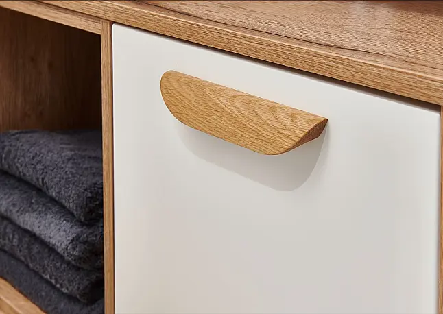 Exklusives Badezimmer mit Waschtisch-Anlage - Lackfront - LED-Spiegel