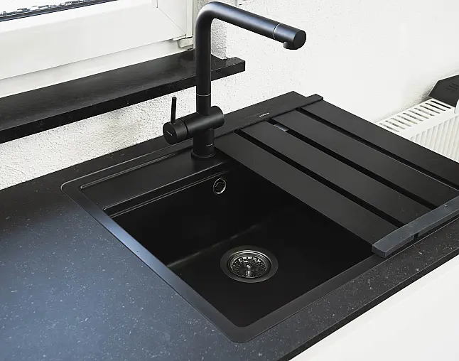Easytouch Designküche in Alpina Weiß mit Keramik-Arbeitsplatte