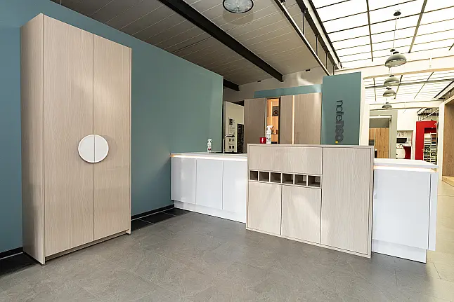 Hochwertige Nolte NEO Markenküche mit außergewöhnlicher Kücheninsel mit Geräten