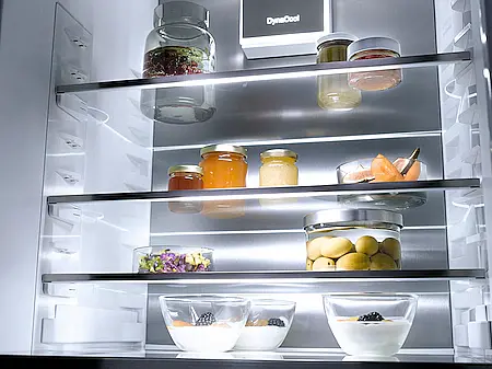 Einbau-Kühl-Gefrierkombination mit dem individuellen Komfort dank FlexiLight 2.0, Freeze&amp;Cool, NoFrost und MyIce.