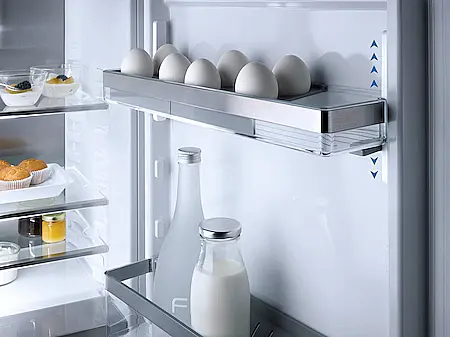 Einbau-Kühl-Gefrierkombination mit dem individuellen Komfort dank FlexiLight 2.0, Freeze&amp;Cool, NoFrost und MyIce.