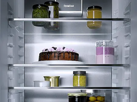 Einbau-Kühl-Gefrierkombination mit dem individuellen Komfort dank FlexiLight 2.0, Freeze&amp;Cool, NoFrost und MyIce.