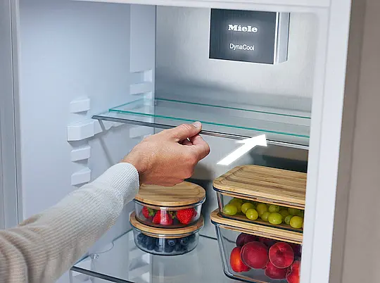 Einbau-Kühlschrank für professionelles Einlagern, dank PerfectFresh Pro und DynaCool.