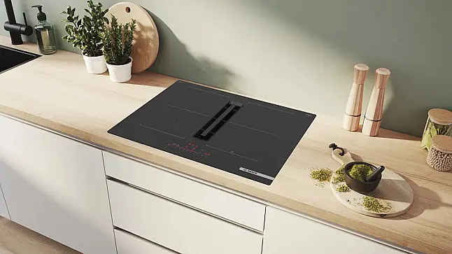 Bosch PVQ711H26E Serie 6 Induktionskochfeld mit integriertem Belüftungssystem 70 cm