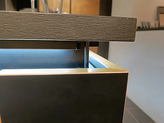 moderne Einbauküche mit Hochschränken