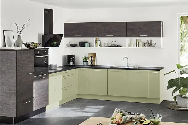Moderne L-Küche in Farbkombination