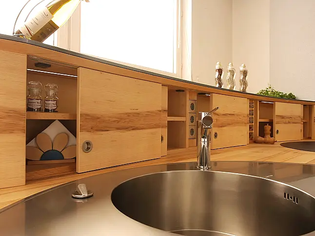 Runde Küche aus Holz individuell geplant. Lassen Sie Ihrer Kreativität freien Lauf.