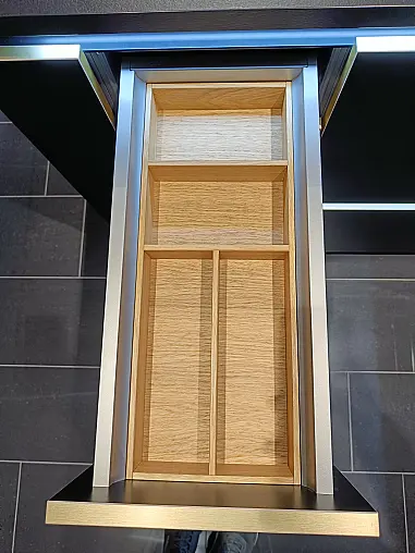 moderne Einbauküche mit Hochschränken