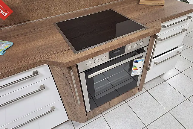 Große L-Küche mit Nischenverkleidung und Design-Haube!