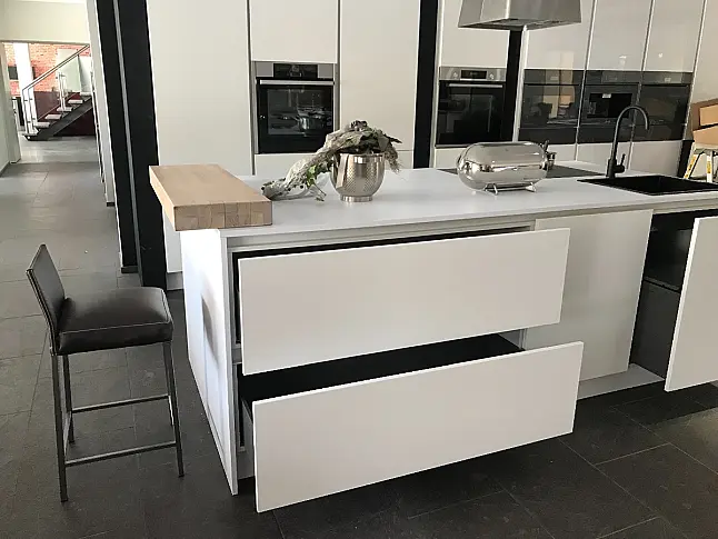 MUSTERKÜCHE WEISS SOFTLACK MATT