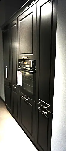 schwarz Seidenmatt lackiert