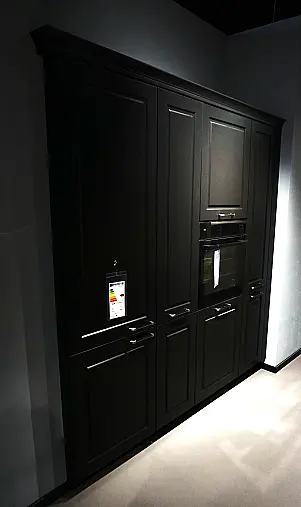 schwarz Seidenmatt lackiert
