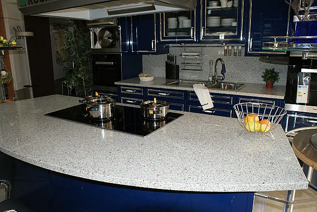 Qualitativ hochwertige Arbeitsplatte in Naturstein Bianco Crystal