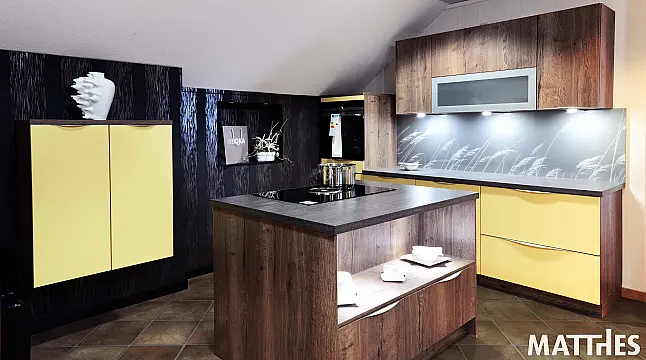 Moderne Insellösung +++inklusive BORA-Kochfeld und SIEMENS-Backofen+++