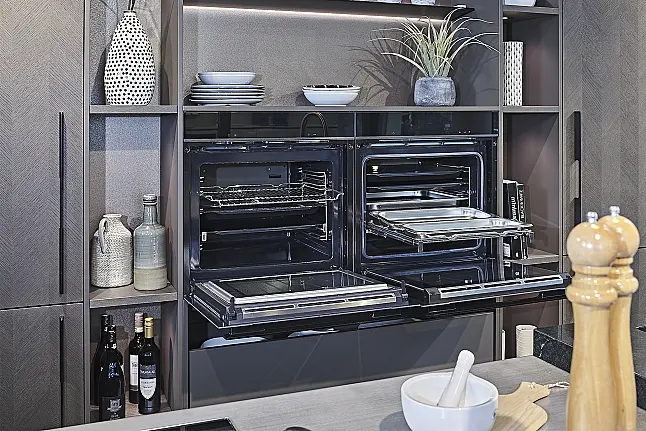Koje 21 KH: Grote, luxe eilandkeuken met visgraatstructuur, bar en granieten werkblad
