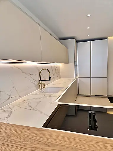 Exklusive Designküche mit Neolith-Keramik, Blanco CHOICE und