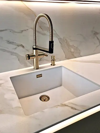 Exklusive Designküche mit Neolith-Keramik, Blanco CHOICE und